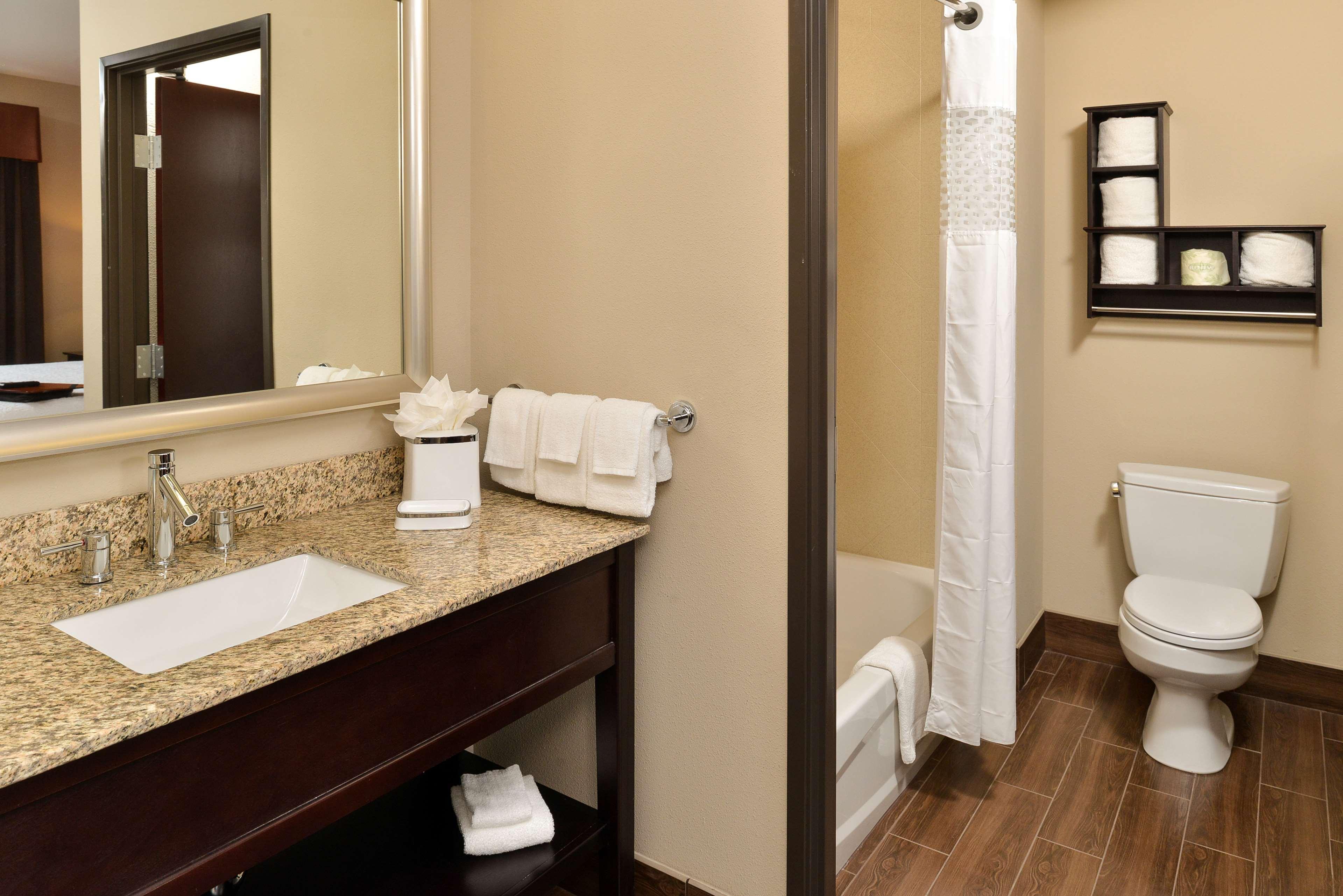 Hampton Inn & Suites Харви Екстериор снимка