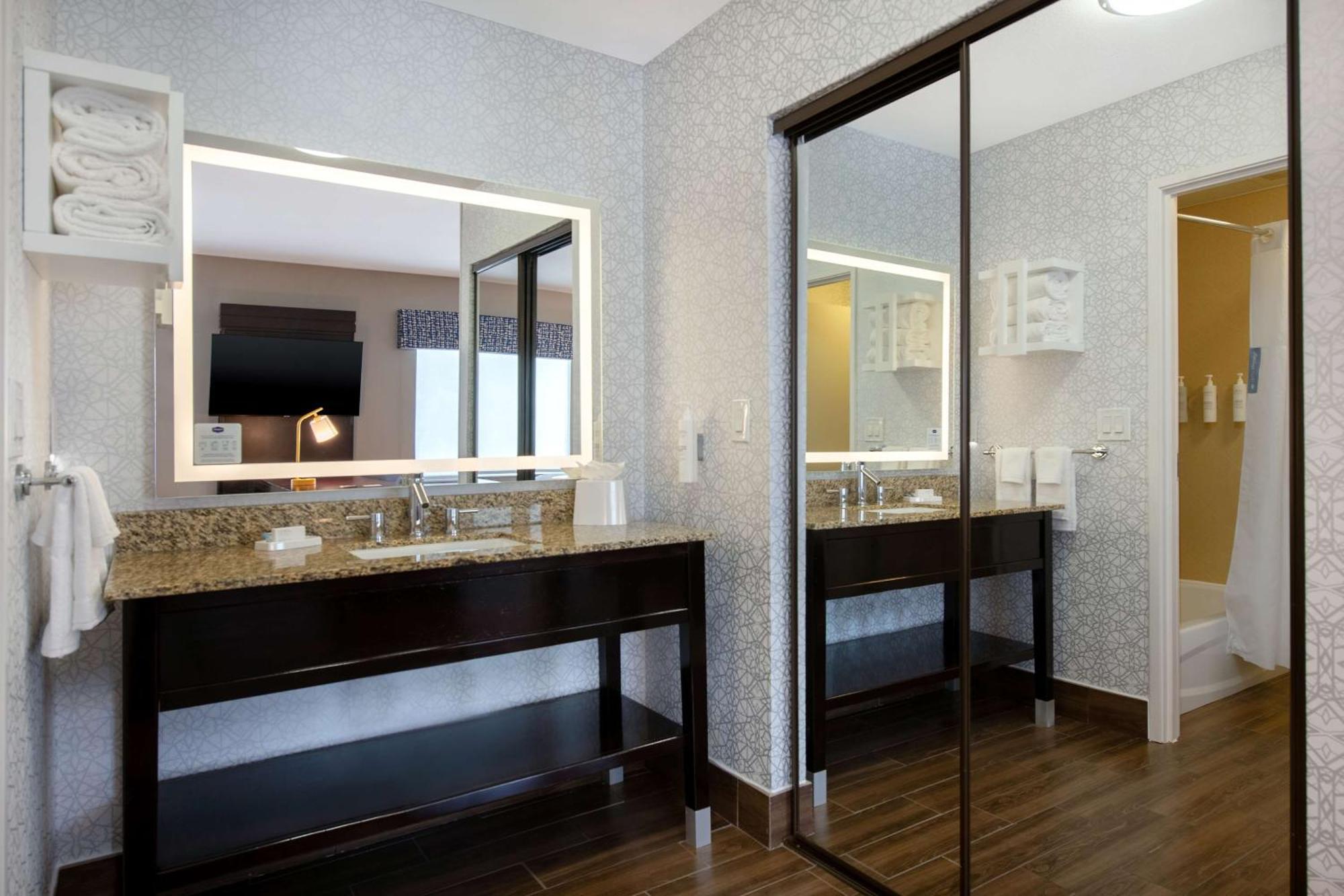 Hampton Inn & Suites Харви Екстериор снимка