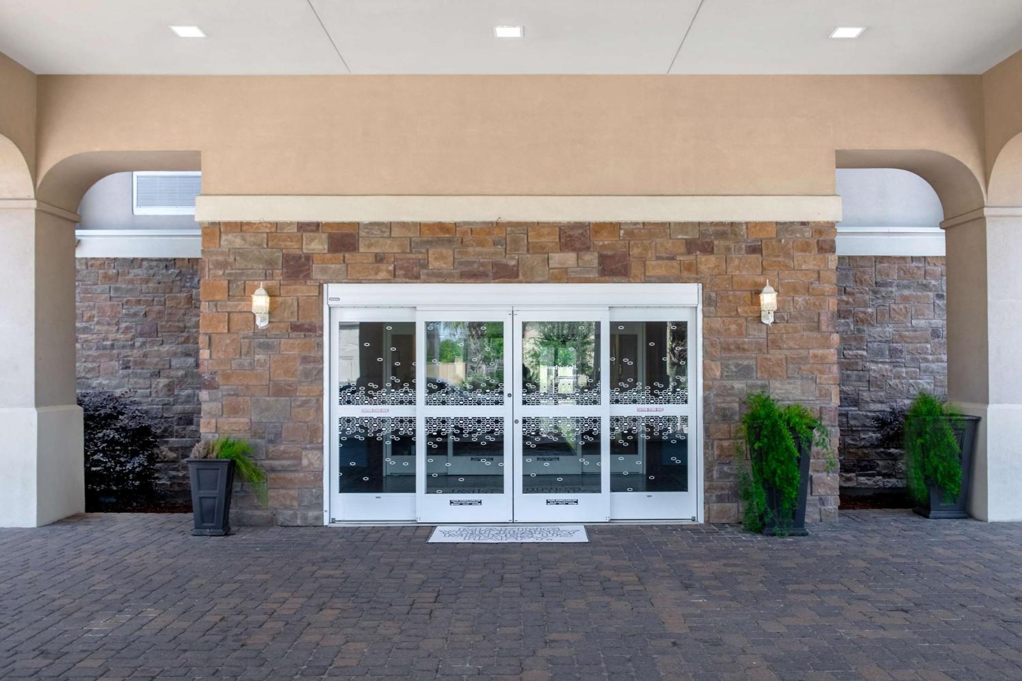 Hampton Inn & Suites Харви Екстериор снимка