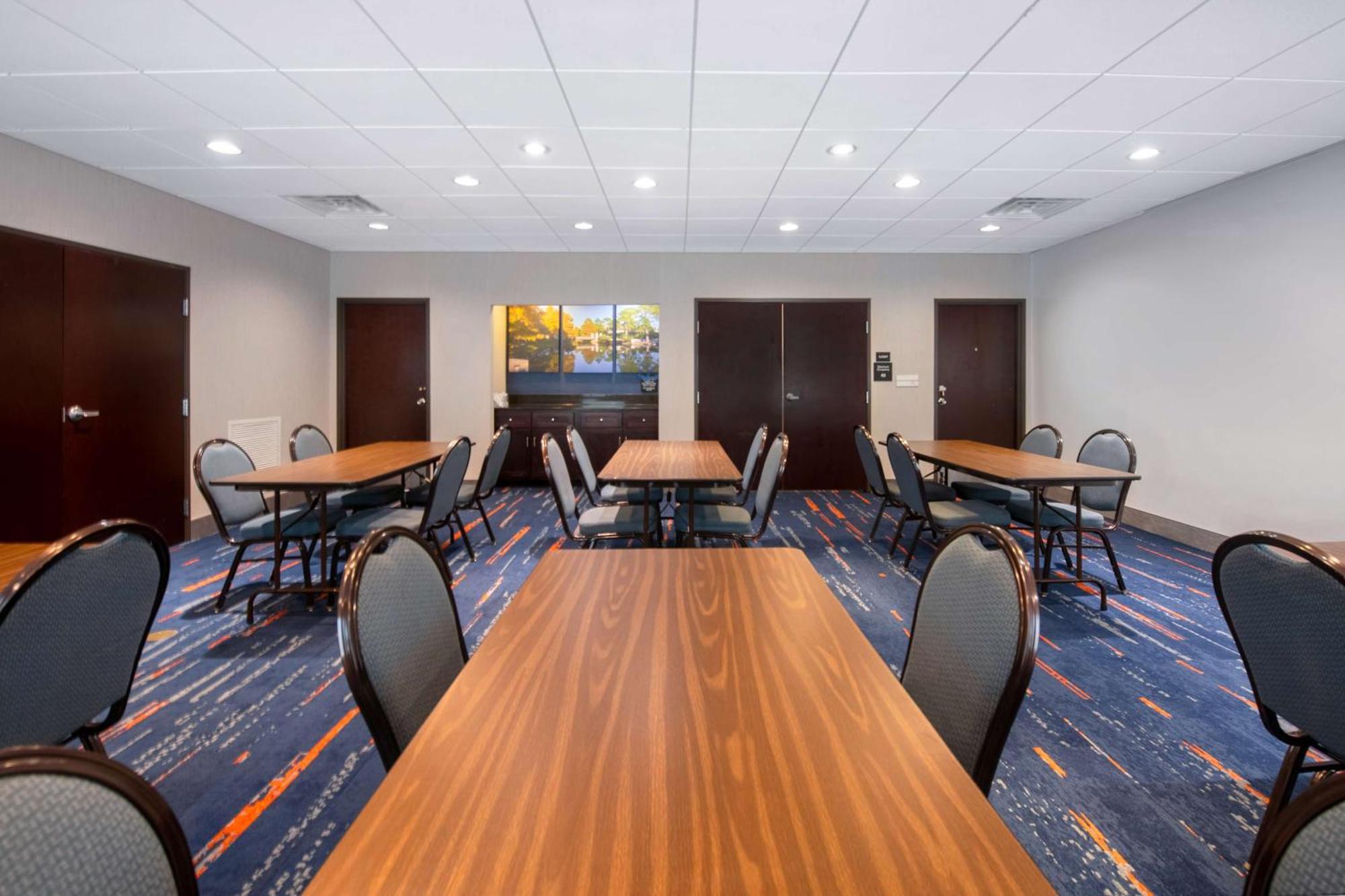 Hampton Inn & Suites Харви Екстериор снимка