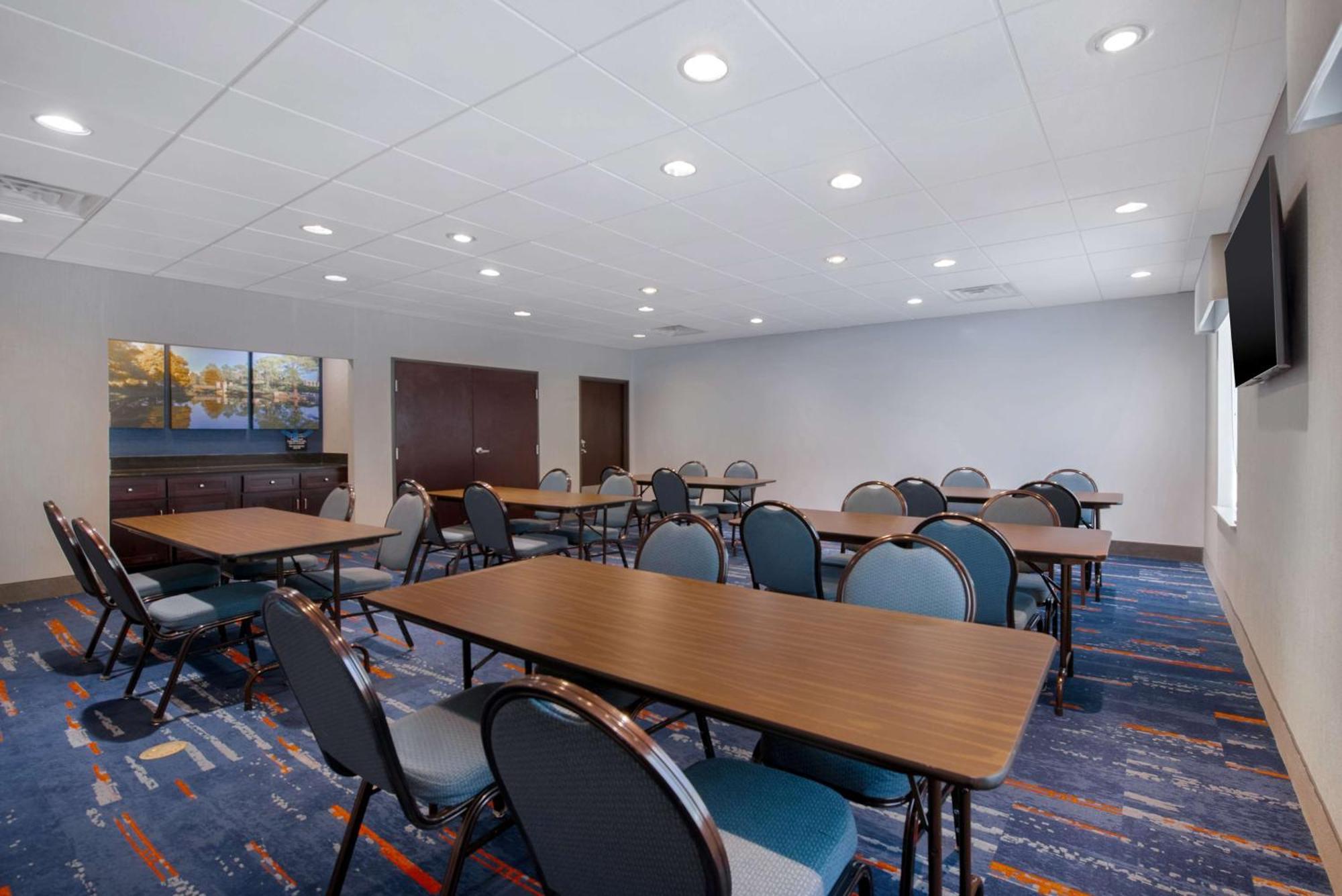 Hampton Inn & Suites Харви Екстериор снимка