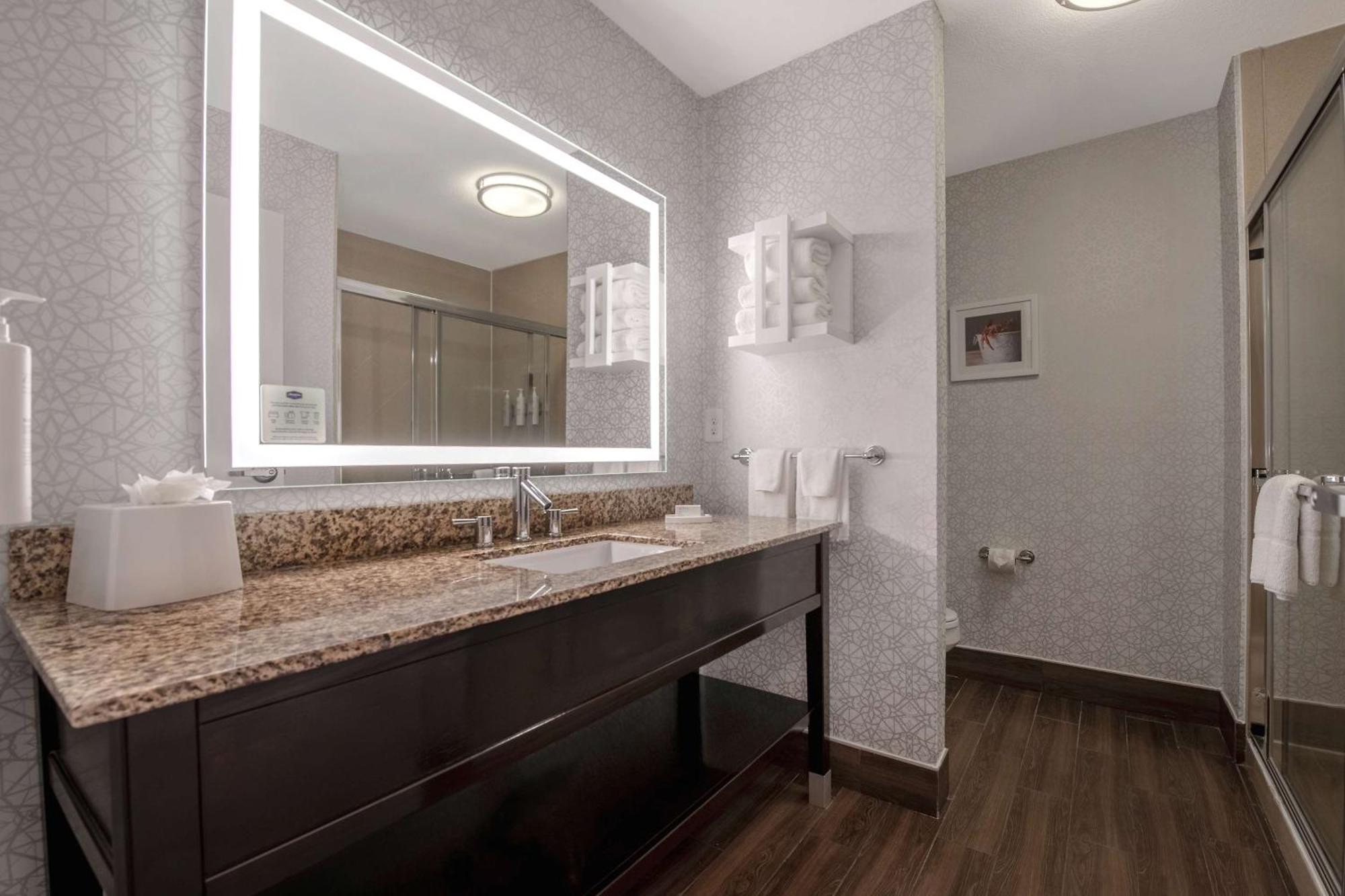 Hampton Inn & Suites Харви Екстериор снимка