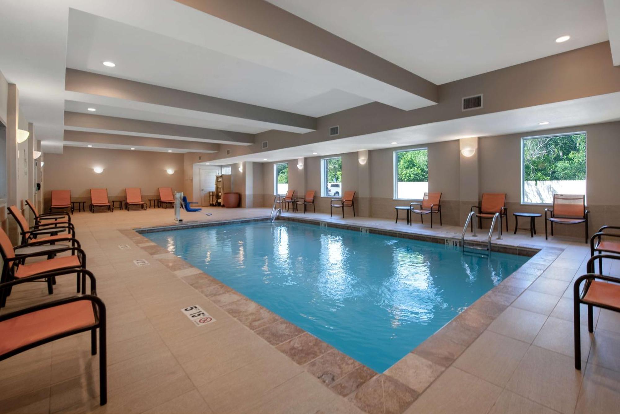 Hampton Inn & Suites Харви Екстериор снимка