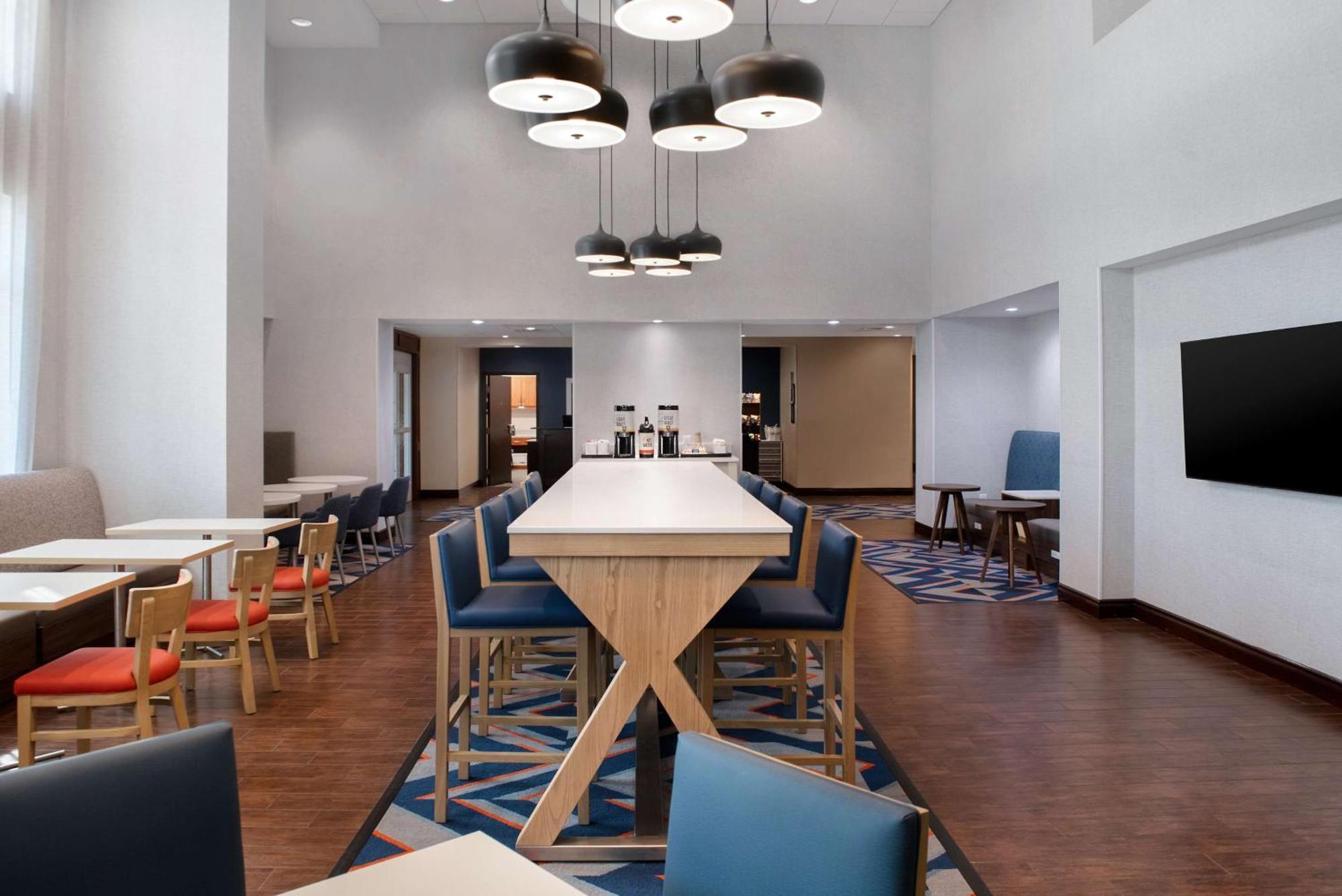 Hampton Inn & Suites Харви Екстериор снимка