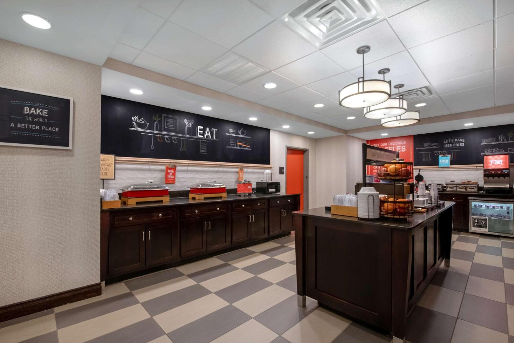 Hampton Inn & Suites Харви Екстериор снимка